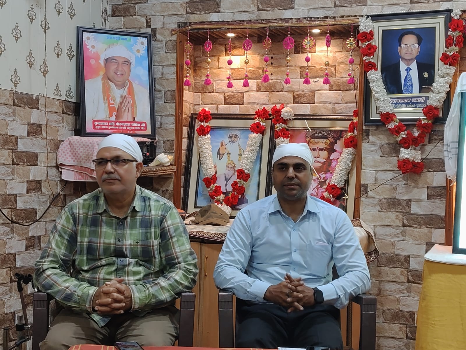 डॉ. जितेंद्र कुमार लालवानी एवं सुरेश लालवानी डॉ. जितेंद्र कुमार लालवानी एवं सुरेश लालवानी