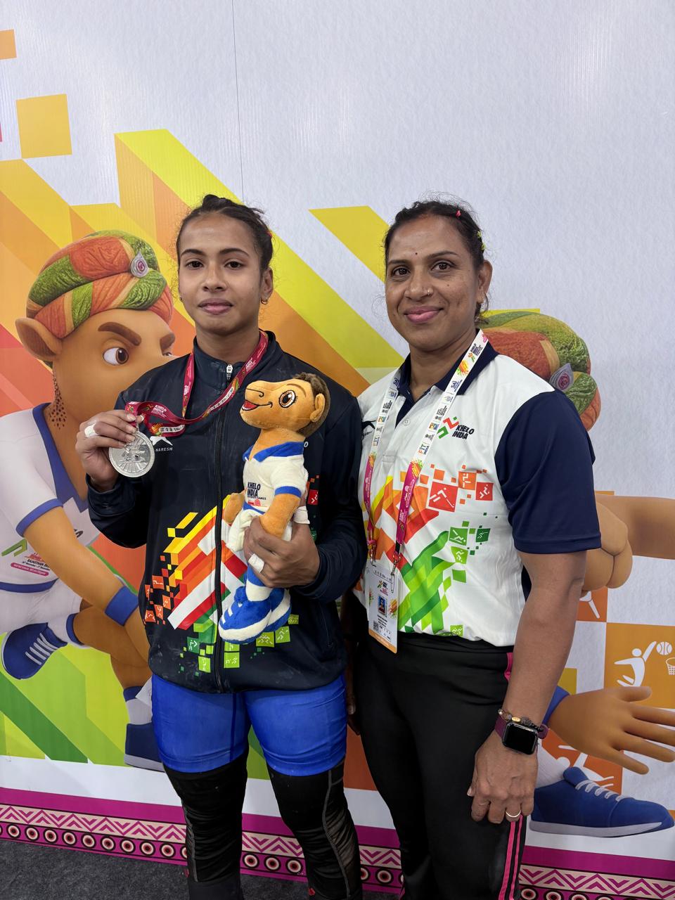 राजश्री और उनकी मां राखी