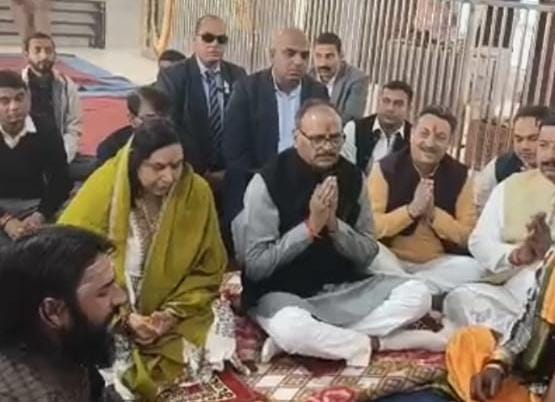 दर्शन करते उपमुख्यमंत्री