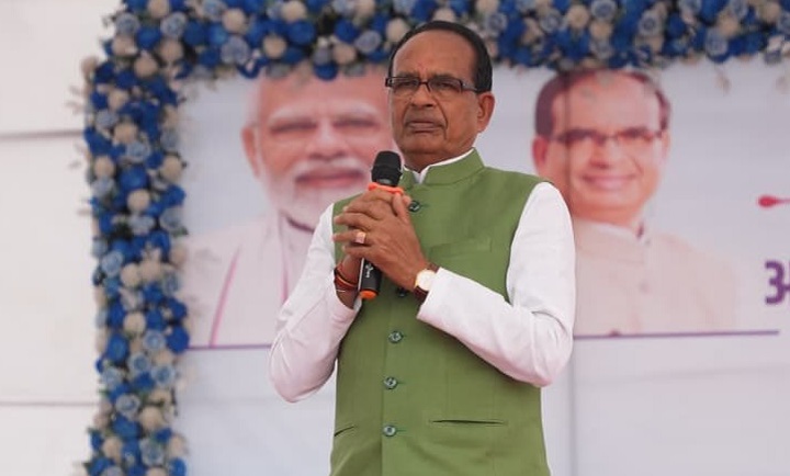 भैरुंदा में अनुसूचित जनजातीय पंचायत में शिवराज सिंह