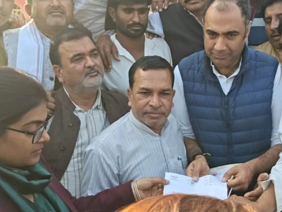 राष्ट्रीय नारों पर रोक को लेकर कांग्रेस ने सौंपा ज्ञापन