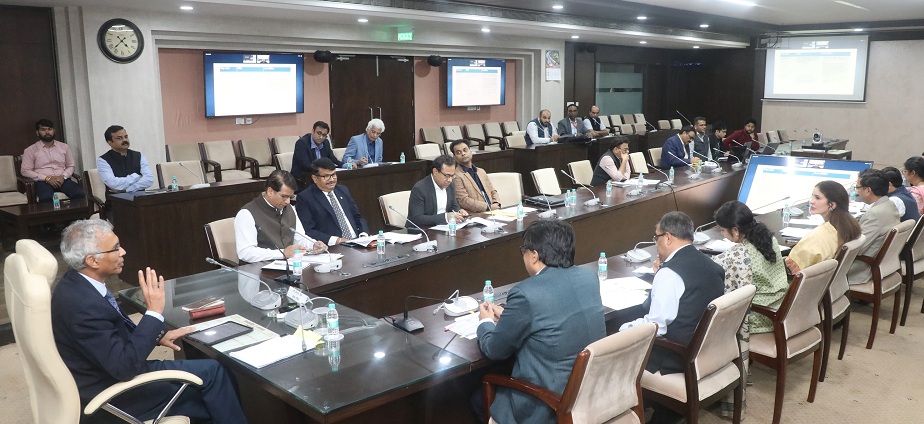 कलेक्टर्स कांफ्रेंस के निर्णयों के पालन पर  समीक्षा