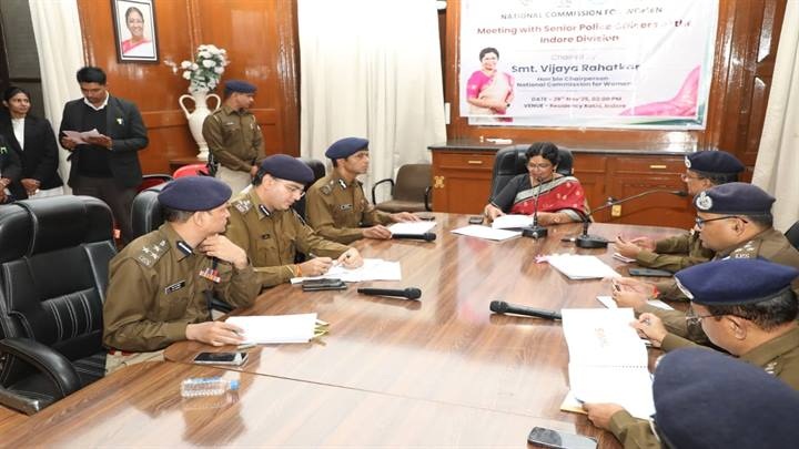 वरिष्ठ पुलिस अधिकारियों की बैठक