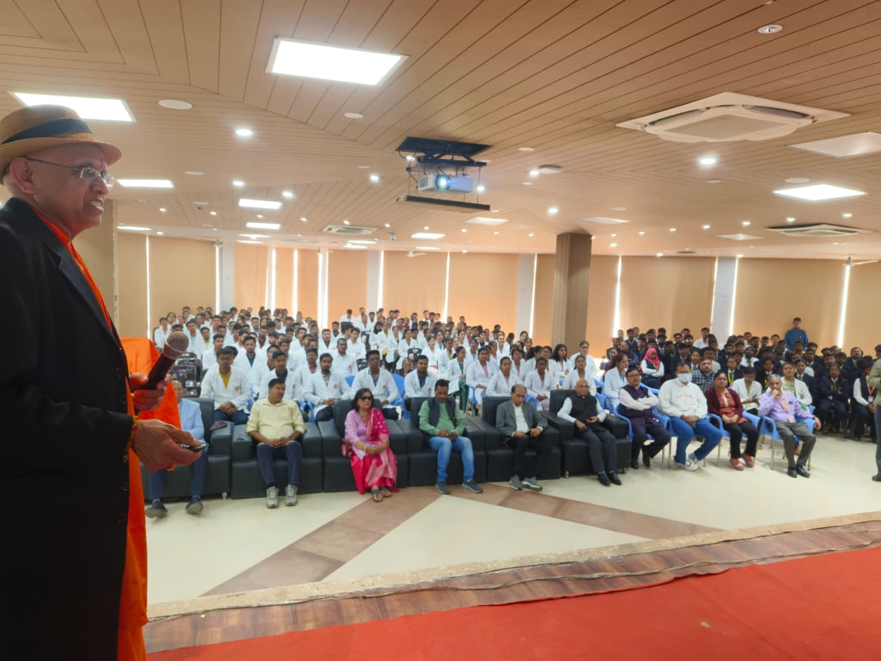 *‘स्वास्थ्य देखभाल पर धार्मिक विश्वासों का प्रभाव’ विषय पर एमजीयूजी में अमेरिका से आए विशेषज्ञ का हुआ अतिथि व्याख्यान*