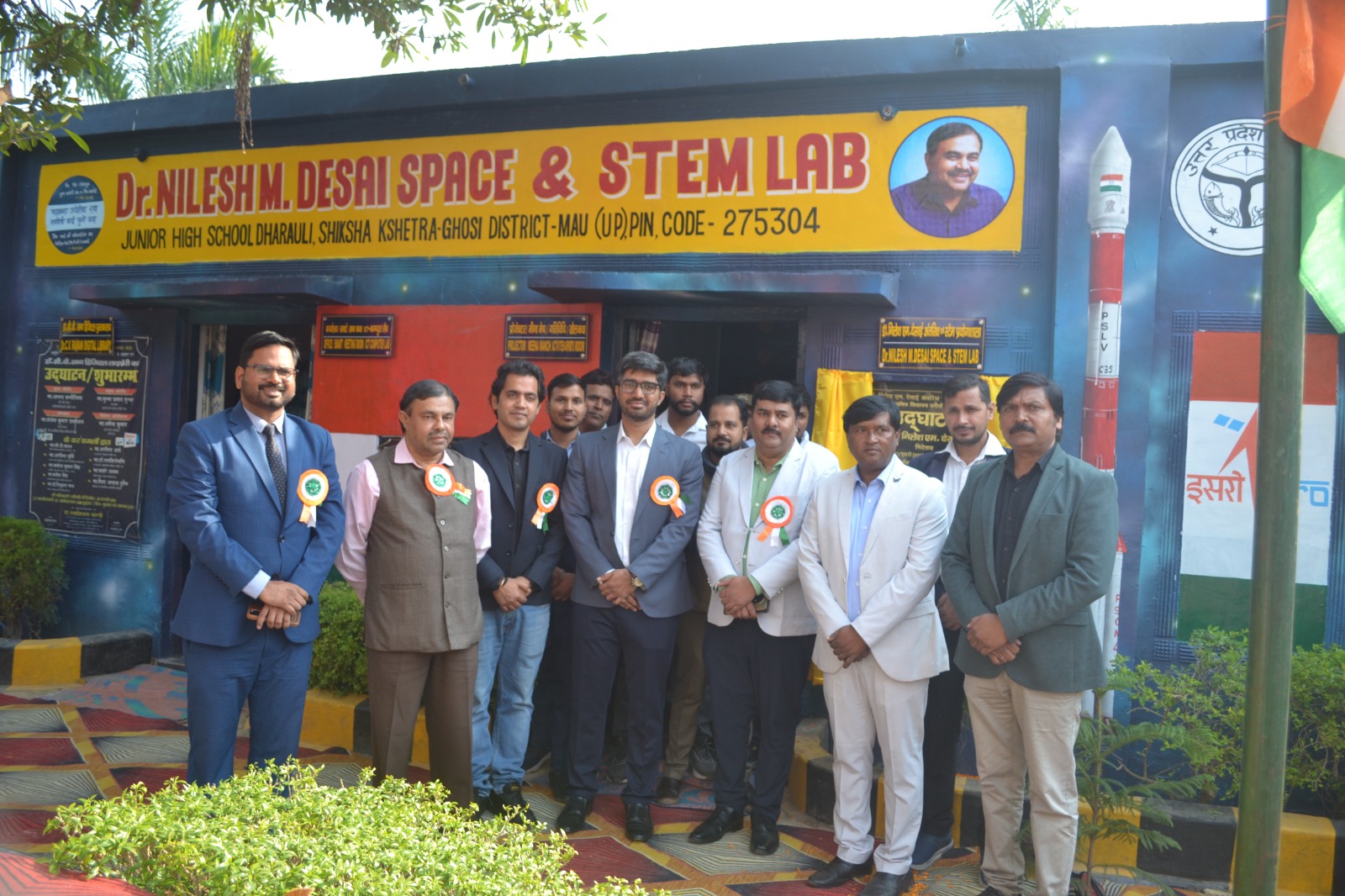 कार्यक्रम में इसरो निदेशक का छायाचित्र