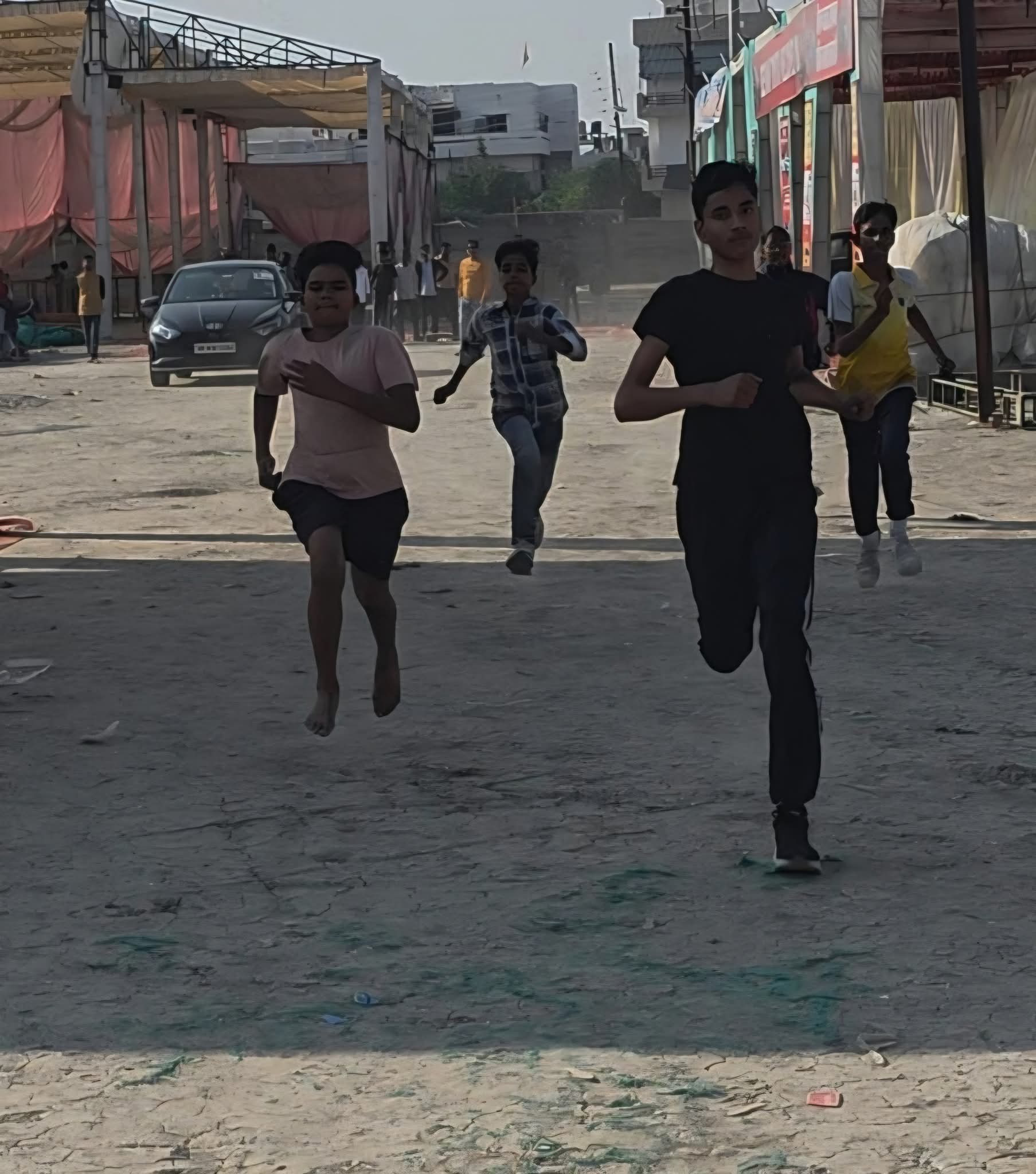 हरदोई मेला महोत्सव 2025: बच्चों की दौड़ प्रतियोगिता में युवराज, आर्यन और वीर प्रताप ने मारी बाज़ी