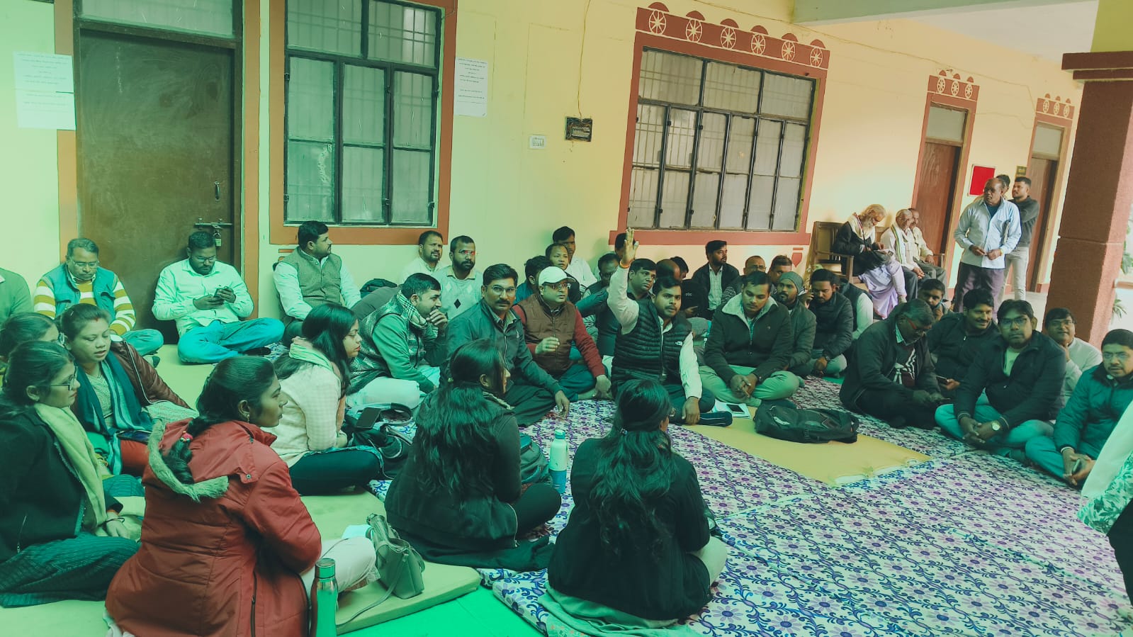 सदर तहसील में लेखपालों का धरना