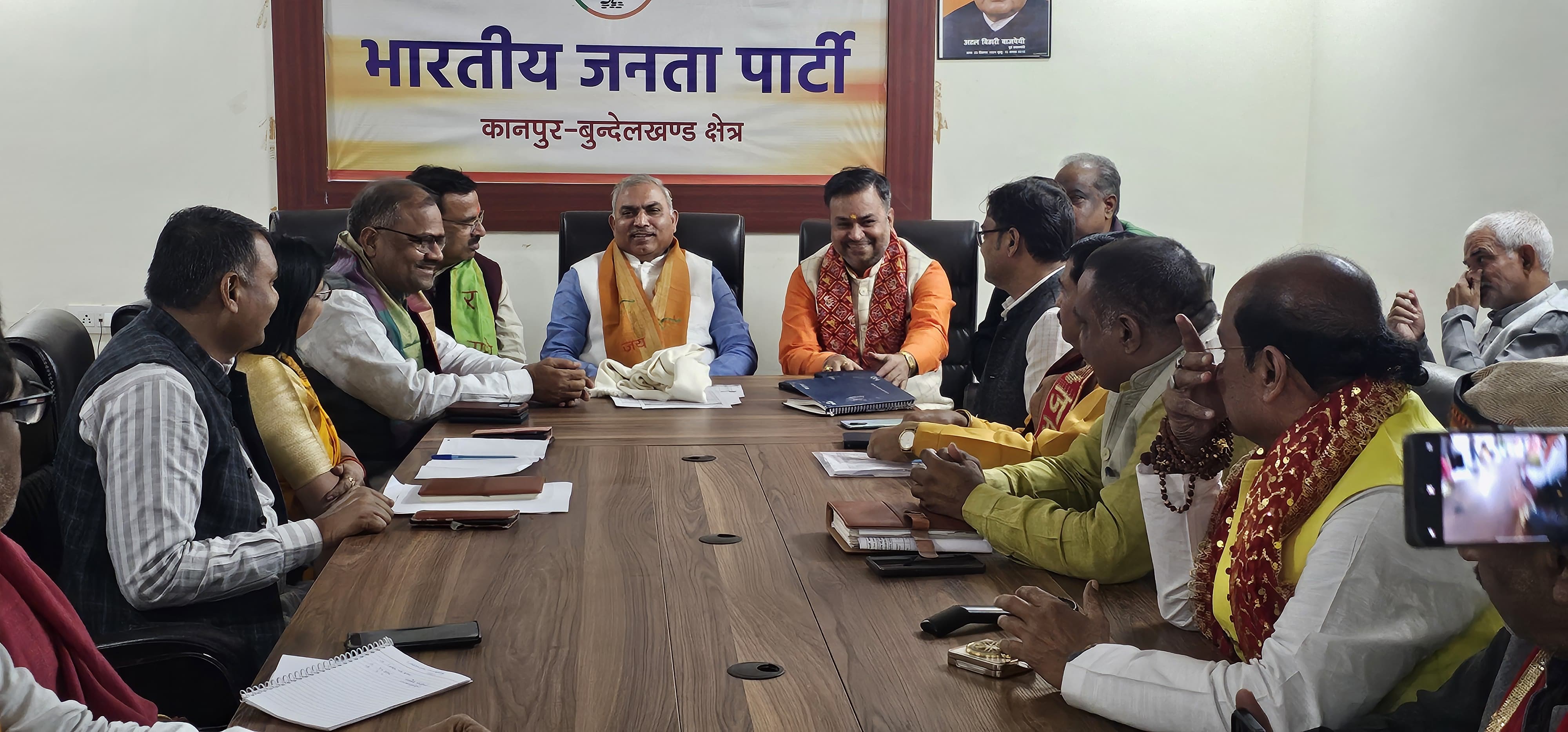 बैठक के दौरान लिया गया छायाचित्र