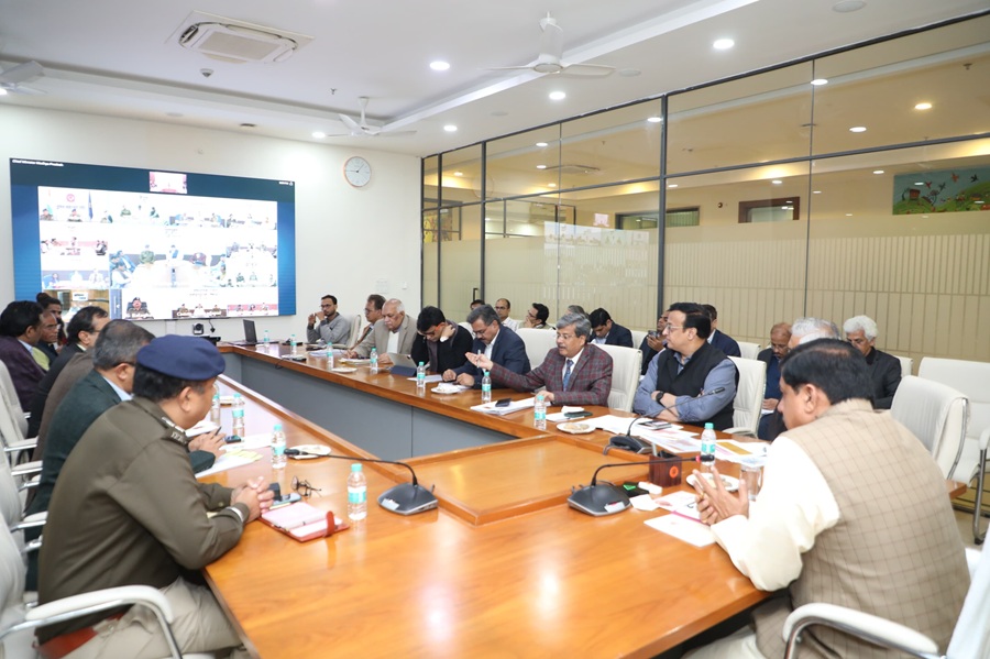 मुख्यमंत्री डॉ. मोहन यादव ने की वीडियो कांफ्रेंस द्वारा कलेक्टर्स, एस पी से चर्चा