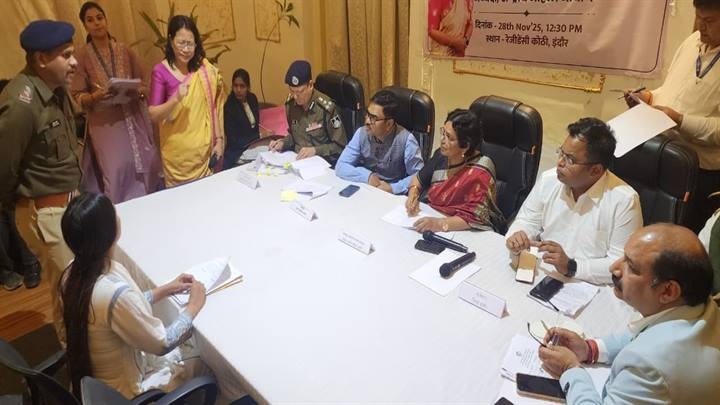 राष्ट्रीय महिला आयोग की अध्यक्ष विजया रहाटकर ने इंदौर में की जनसुनवाई