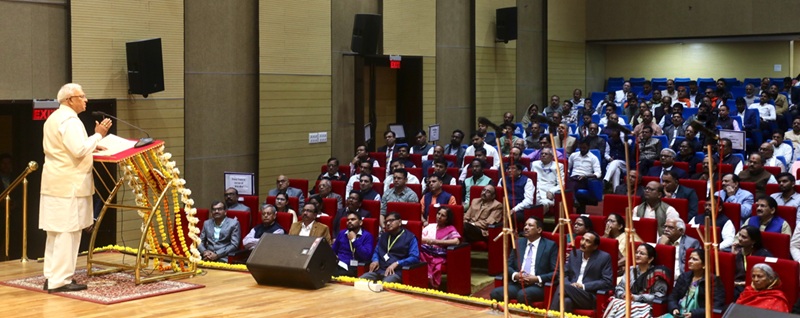 राज्यपाल मंगुभाई पटेल ने रेडक्रास सोसाइटी की प्रदेश शाखा की नव गठित प्रबंध समिति एवं पदाधिकारियों के शपथ ग्रहण समारोह को राजभवन में संबोधित किया