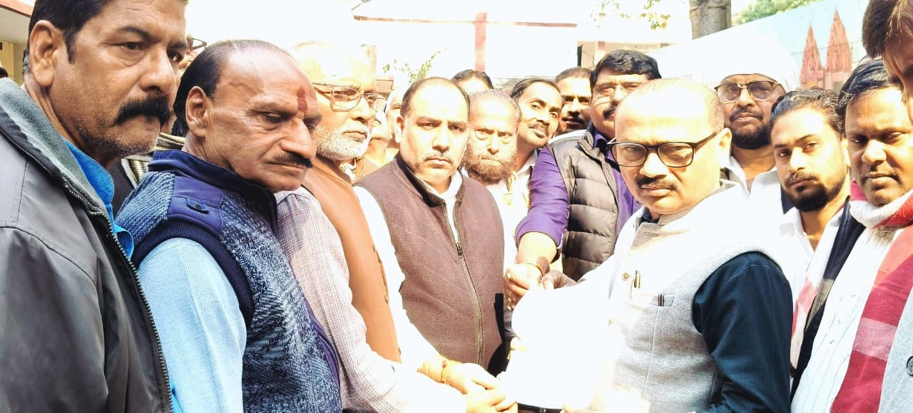 विभिन्न दलों का प्रतिनिधि मंडल