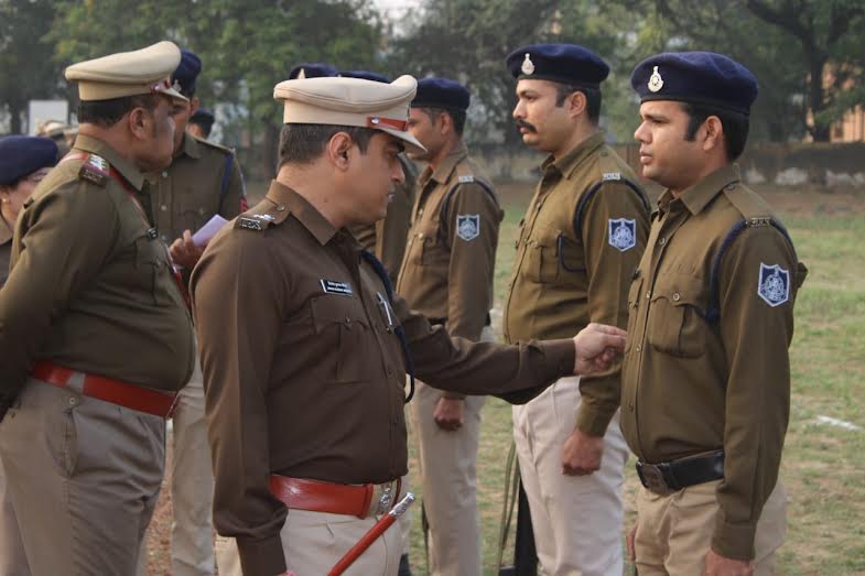 पुलिस अधीक्षक ने पुलिस लाइन मंदसौर में आयोजित जनरल परेड का किया  निरीक्षण