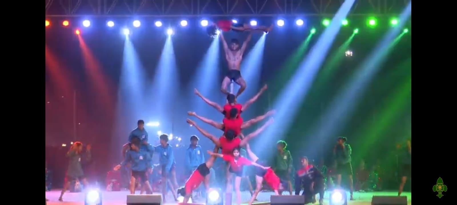 मुख्यमंत्री के सामने प्रदर्शन करते झांसी के खिलाड़ी