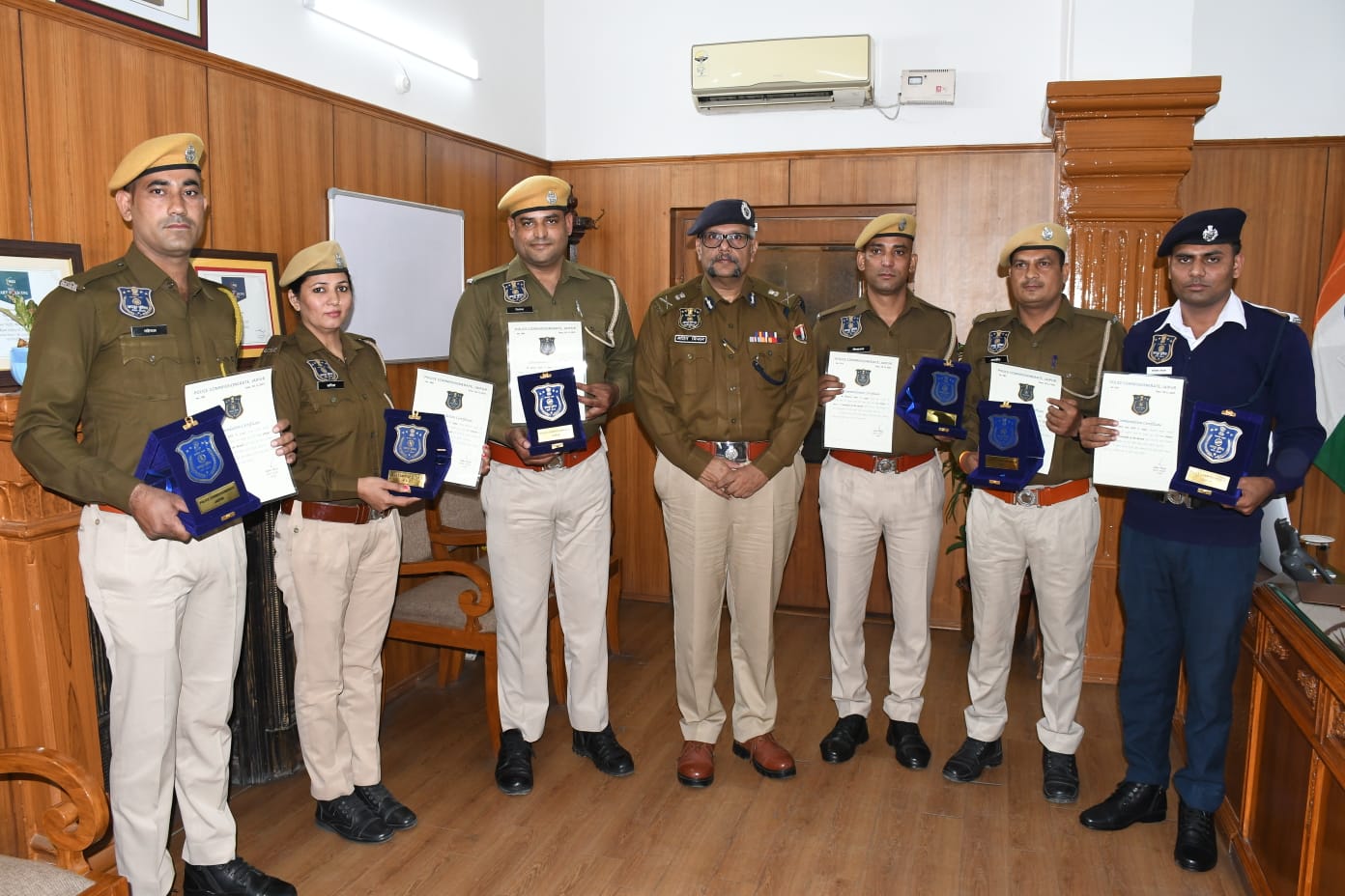 उत्कृष्ट एवं सराहनीय कार्य करने वाले के छह पुलिसकर्मी कांस्टेबल ऑफ दी मंथ अवार्ड से सम्मानित