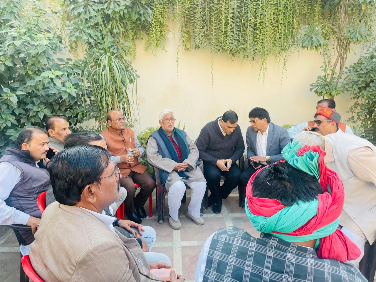 श्रीप्रकाश जायसवाल के आवास पर उपस्थित शुभचिंतक