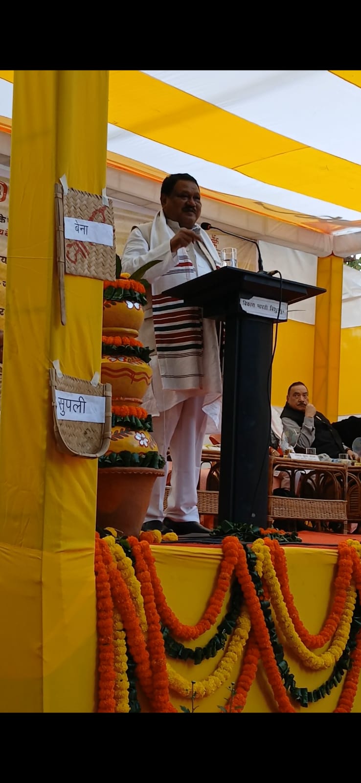 कार्यक्रम को संबोधित करते हुए मंत्री जुएल उरांव