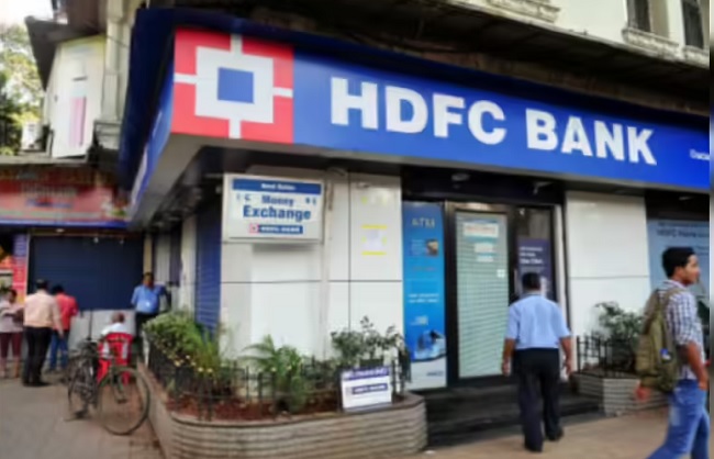 एचडीएफसी बैंक के लोगो का प्रतीकात्मक चित्र एचडीएफसी बैंक के लोगो का प्रतीकात्मक चित्र