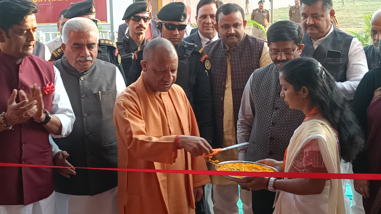 मुख्यमंत्री योगी ने किया 36वें गीडा स्थापना दिवस ट्रेड शो का उद्घाटन*