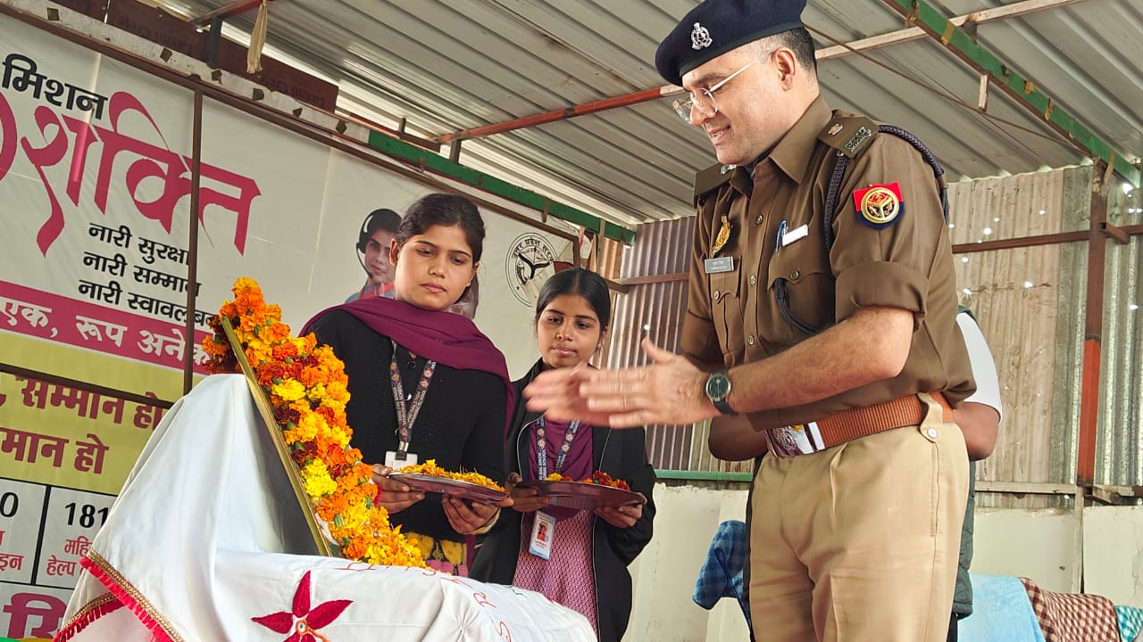 यातायात माह पर बच्चों ने दिया ट्रैफिक ट्रैफिक जागरूकता का संदेश यातायात माह पर बच्चों ने दिया ट्रैफिक ट्रैफिक जागरूकता का संदेश