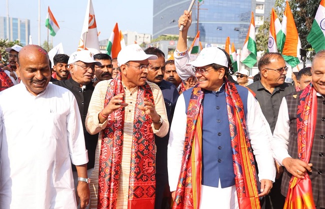 नेशनल पदयात्रा में हिस्सा लेते हुए वाणिज्य मंत्री पीयूष गोयल का जारी फोटो नेशनल पदयात्रा में हिस्सा लेते हुए वाणिज्य मंत्री पीयूष गोयल का जारी फोटो