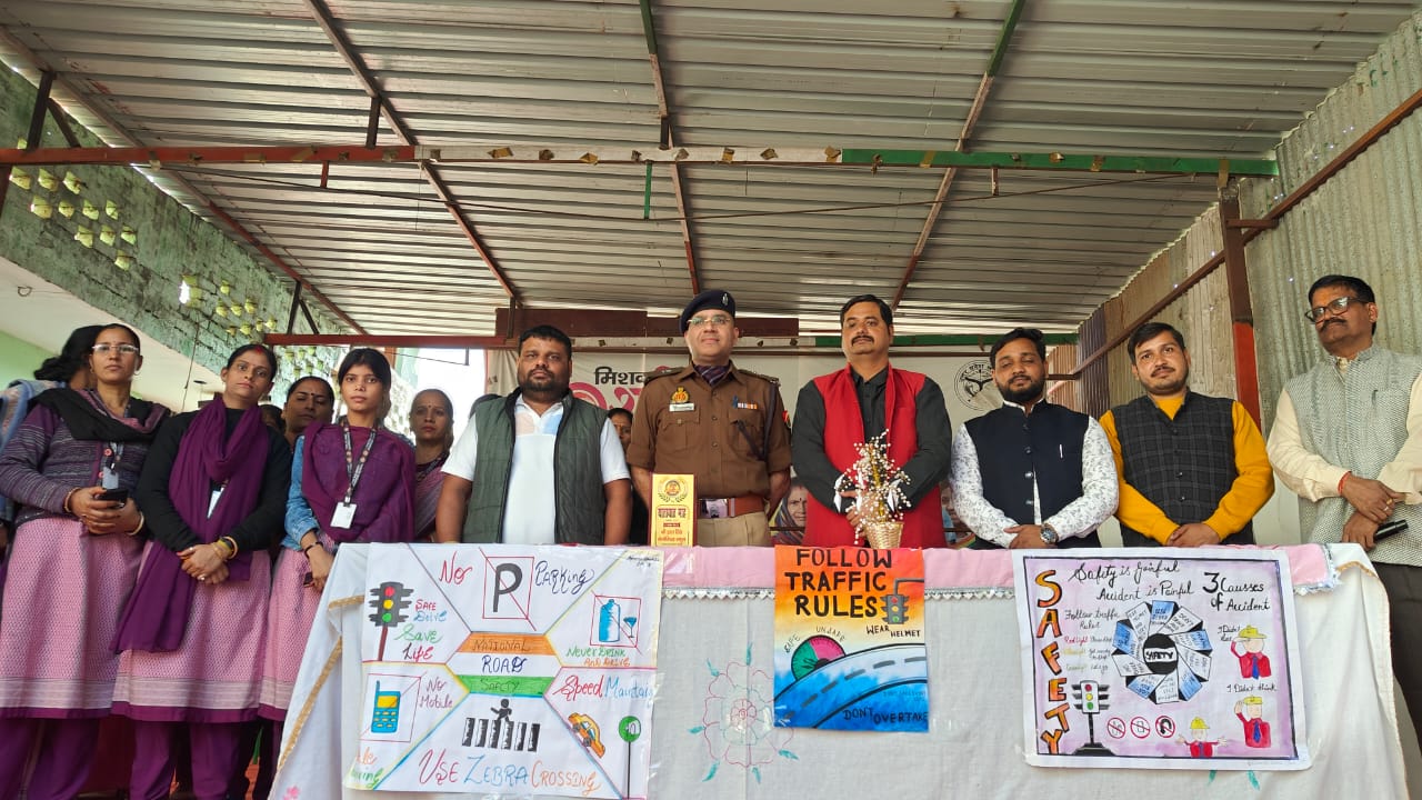 यातायात माह पर बच्चों ने दिया ट्रैफिक ट्रैफिक जागरूकता का संदेश यातायात माह पर बच्चों ने दिया ट्रैफिक ट्रैफिक जागरूकता का संदेश