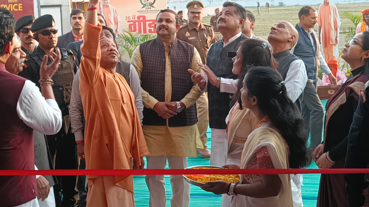 मुख्यमंत्री योगी ने किया 36वें गीडा स्थापना दिवस ट्रेड शो का उद्घाटन*