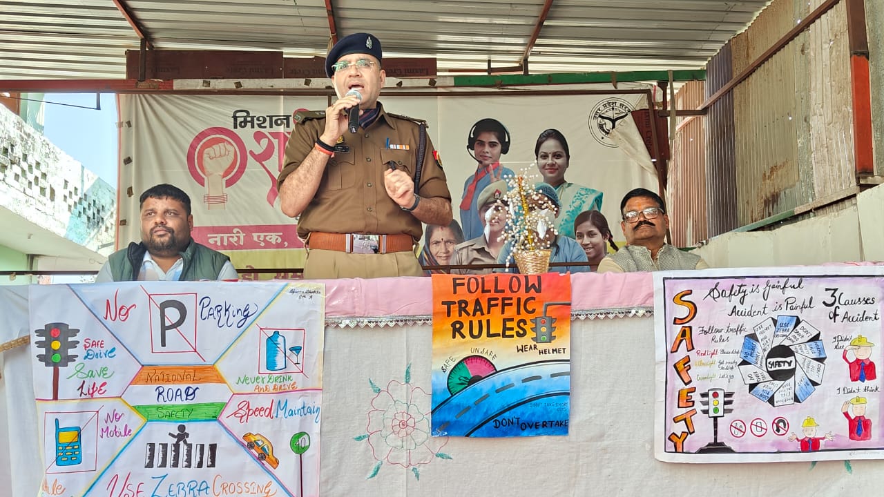 यातायात माह पर बच्चों ने दिया ट्रैफिक ट्रैफिक जागरूकता का संदेश यातायात माह पर बच्चों ने दिया ट्रैफिक ट्रैफिक जागरूकता का संदेश