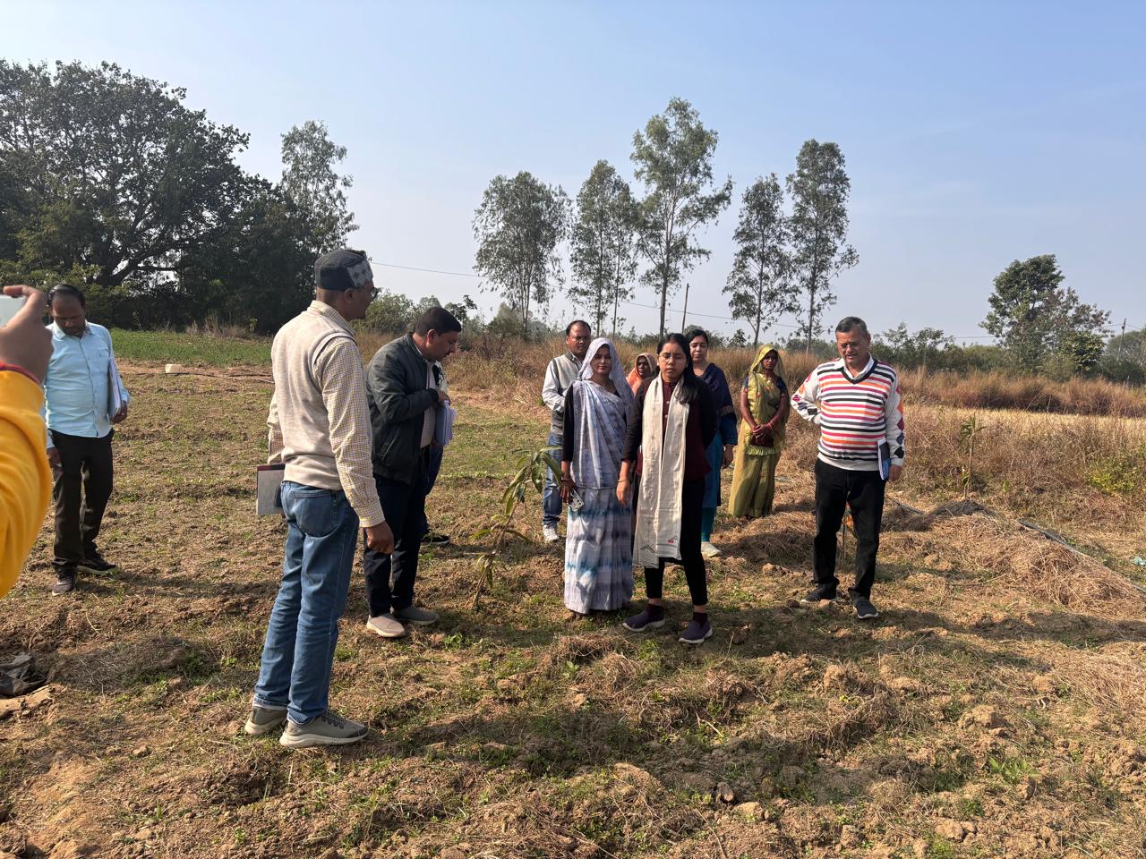 विकास कार्यों का जायजा लेती जिला पंचायत सीईओ