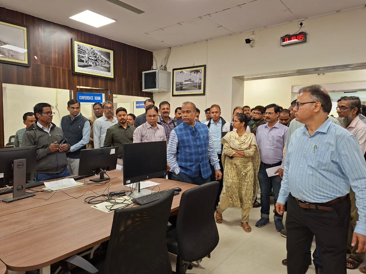अनिल जीएम कुमार मिश्रा खड़गपुर में निरीक्षण करते हुए