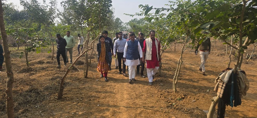 उप मुख्यमंत्री राजेन्‍द्र शुक्ल ने रीवा जिले में स्थित बसामन मामा गो-अभयारण्य का किया भ्रमण