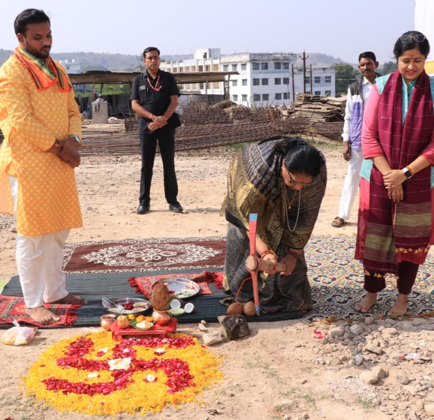 केबिनेट मंत्री ने किया वर्किंग वुमन होस्टल का भूमि पूजन