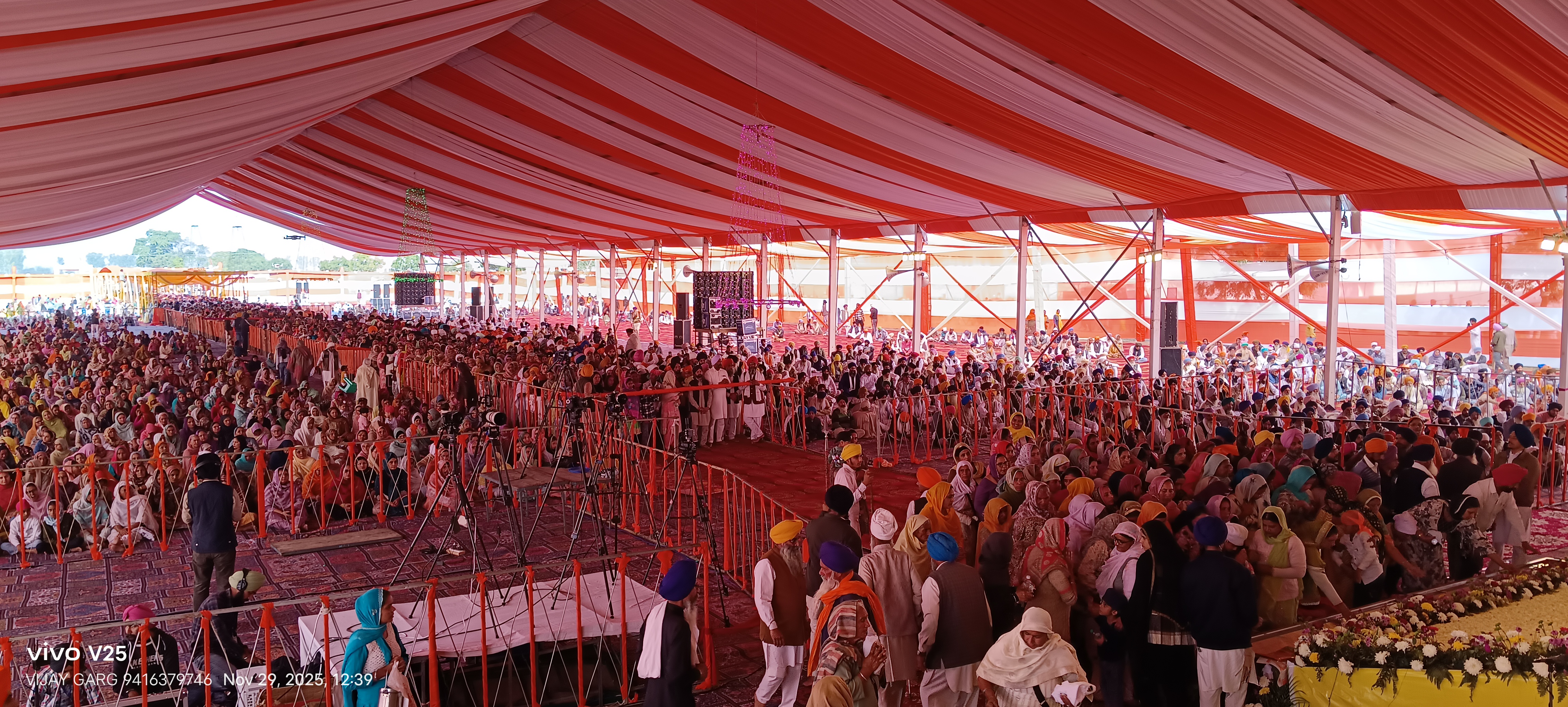 कार्यक्रम में मौजूद साध संगत।