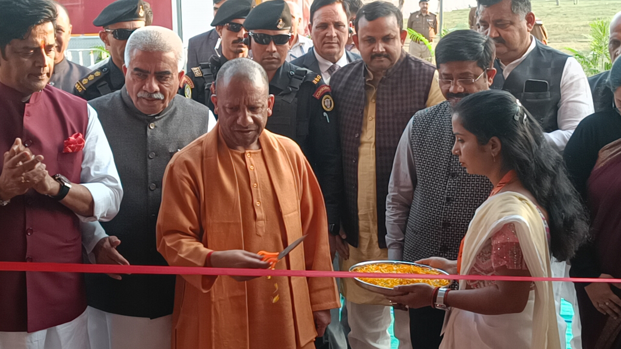 मुख्यमंत्री योगी ने किया 36वें गीडा स्थापना दिवस ट्रेड शो का उद्घाटन*