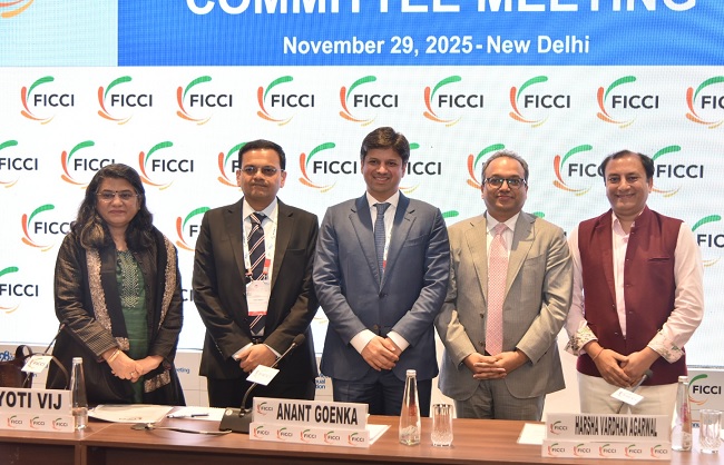 फिक्की के अध्यक्ष का पदभार संभालते अनंत गोयनका और अन्य फिक्की के अध्यक्ष का पदभार संभालते अनंत गोयनका और अन्य