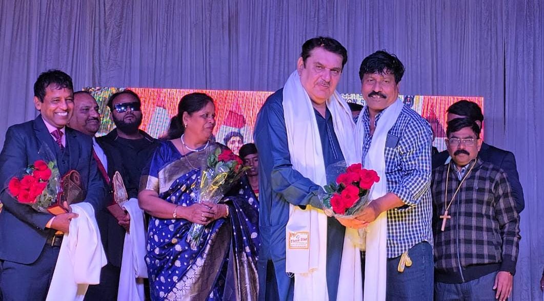 जीवन में सफलता की बुलंदियों को शिक्षा की सीढ़ी के सहारे ही छुआ जा सकता हैं: रज़ा मुराद