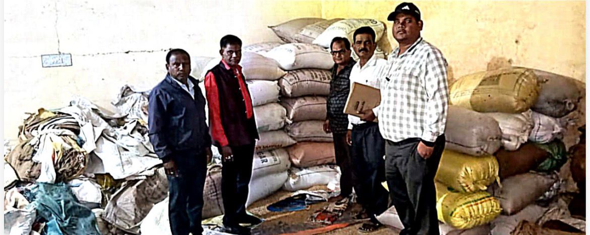 जांजगीर कलेक्टर जन्मेजय महोबे के निर्देश पर अवैध धान पर कड़ी कार्रवाई, 7 स्थानों में छापेमारी, 375 बोरा (150 क्विंटल) धान जप्त