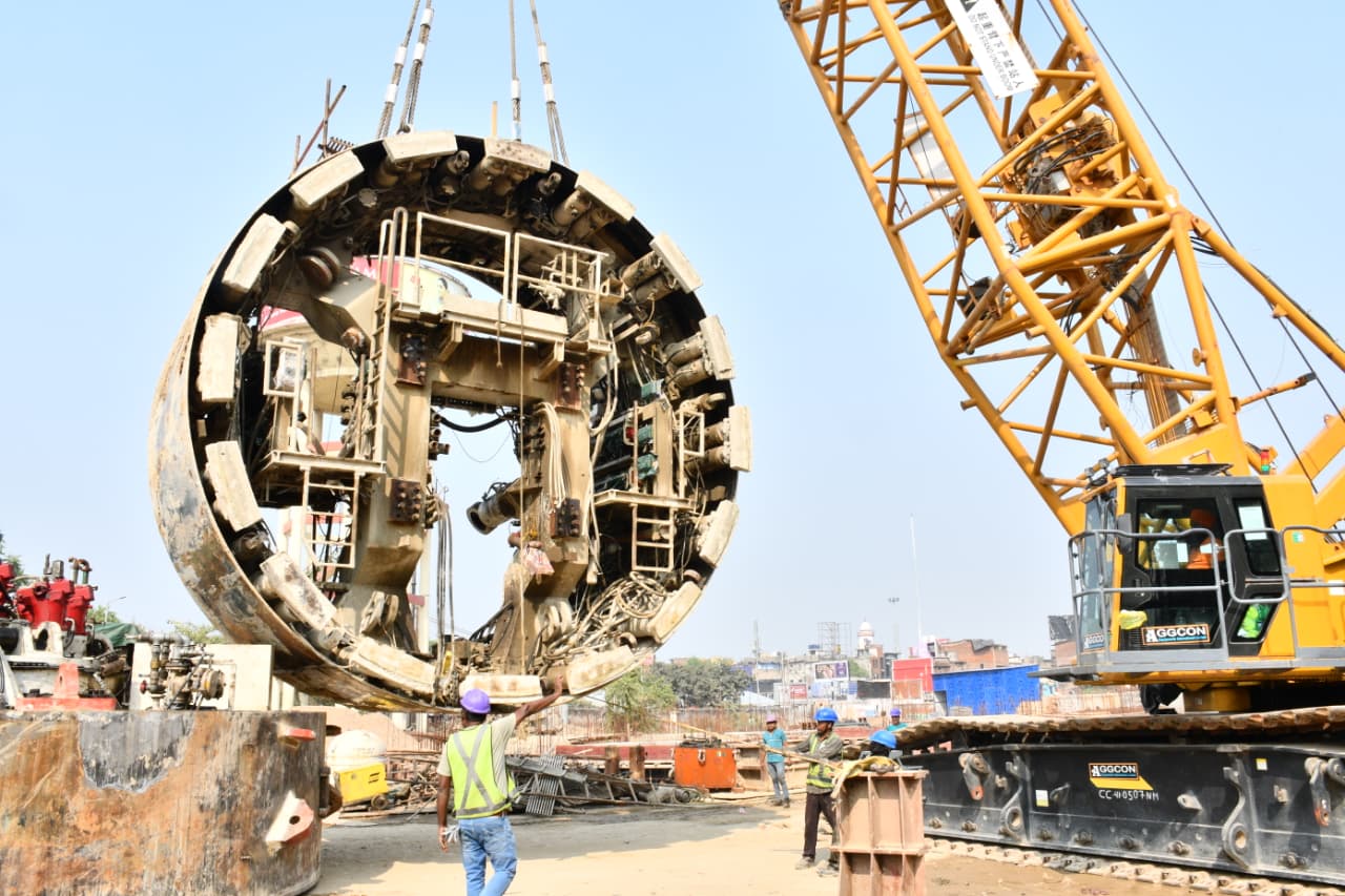 टीबीएस मशीन से का प्रयोग कानपुर मेट्रो द्वारा साझा किया गया छायाचित्र