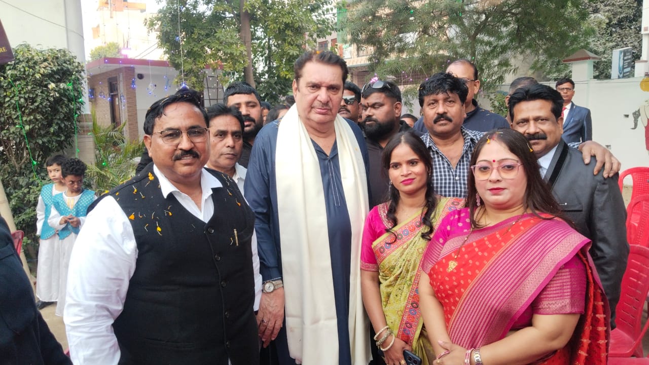 जीवन में सफलता की बुलंदियों को शिक्षा की सीढ़ी के सहारे ही छुआ जा सकता हैं