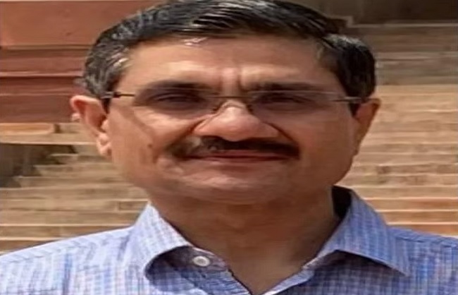 आईआरएस अधिकारी विवेक चतुर्वेदी का फाइल फोटो आईआरएस अधिकारी विवेक चतुर्वेदी का फाइल फोटो