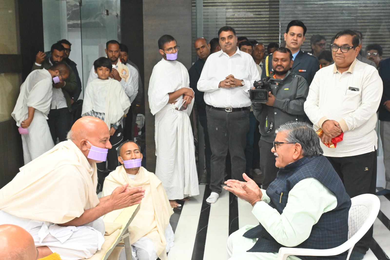 महाश्रमण से आशीर्वाद लेने पहुंचे राज्यपाल