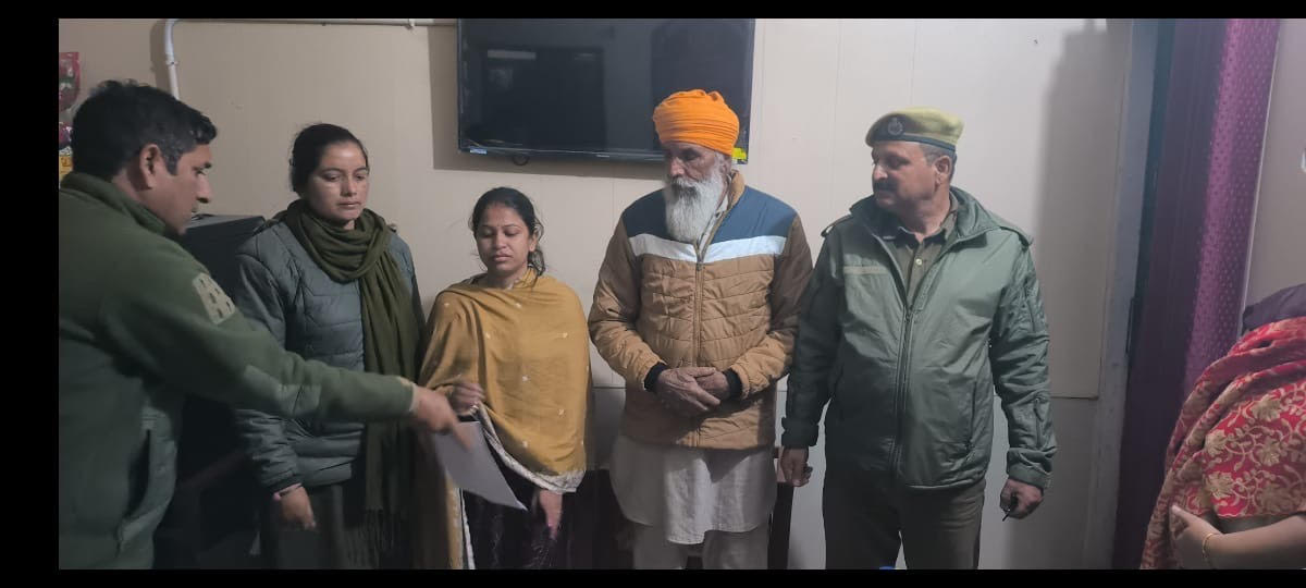 Kathua police rescue missing girl and reunite her with her family Kathua police rescue missing girl and reunite her with her family