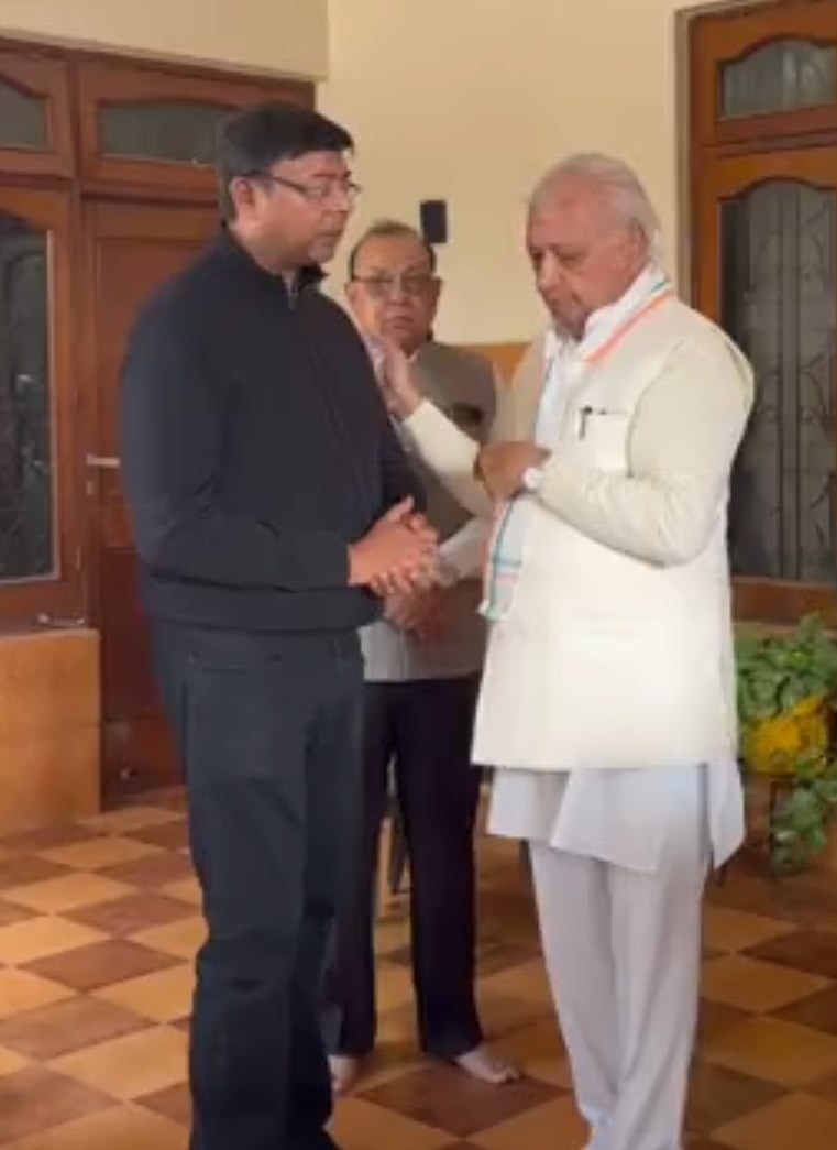 बेटे सिद्धार्थ का दुख बाटते राज्यपाल आरिफ मोहम्मद खान