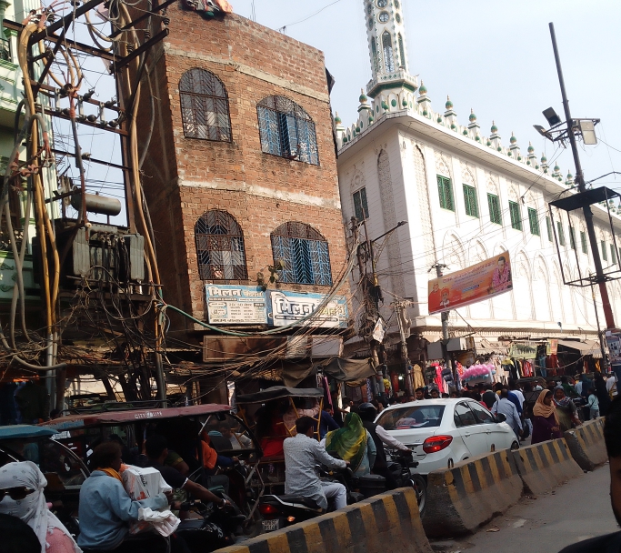 दालमंडी के बाहर लगा जाम