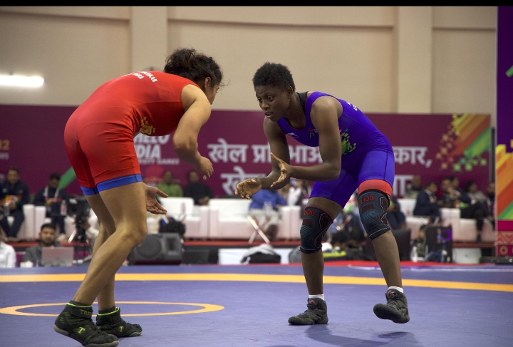 पहलवान शालिना सायर सिद्दी (नीले ड्रेस में) पहलवान शालिना सायर सिद्दी (नीले ड्रेस में)