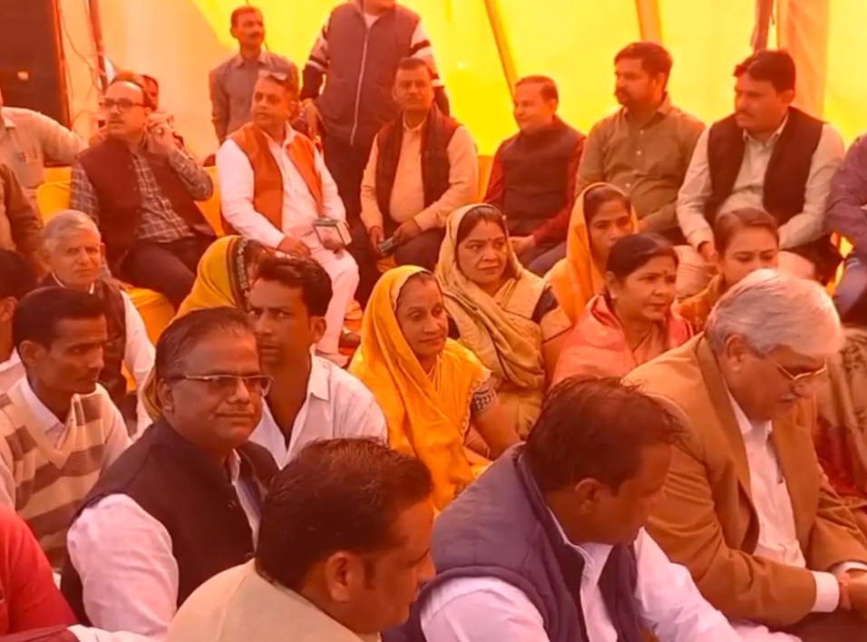 शुभारंभ करते विधायक आदि