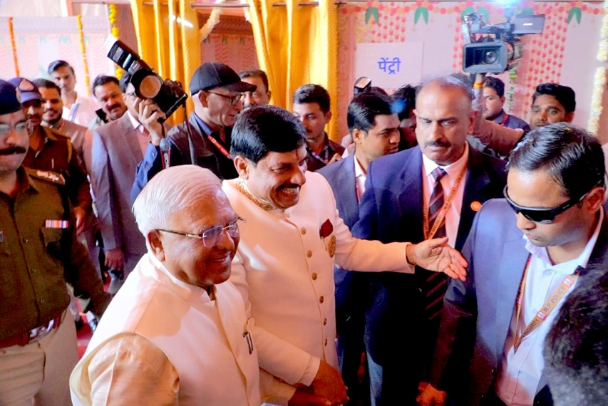 राज्यपाल मंगुभाई पटेल उज्‍जैन में सामूहिक विवाह समारोह में शामिल हुए