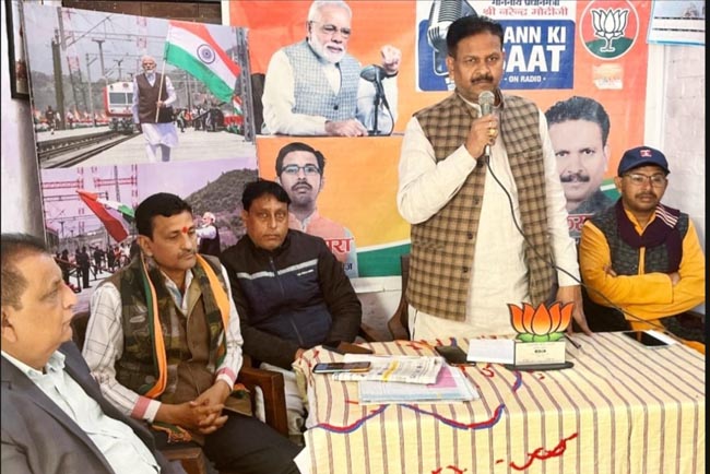 सम्बोधित करते महापौर