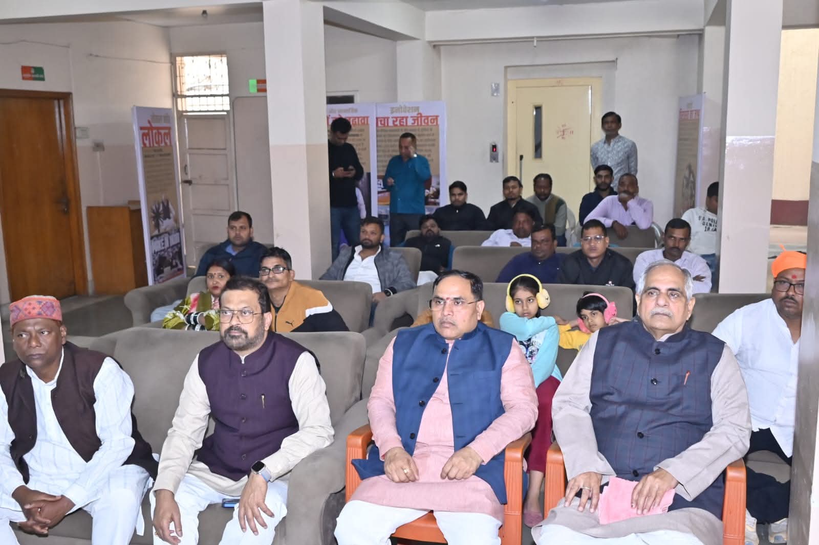 कार्यक्रम में कर्मवीर सिंह सहित अन्य कार्यक्रम में कर्मवीर सिंह सहित अन्य