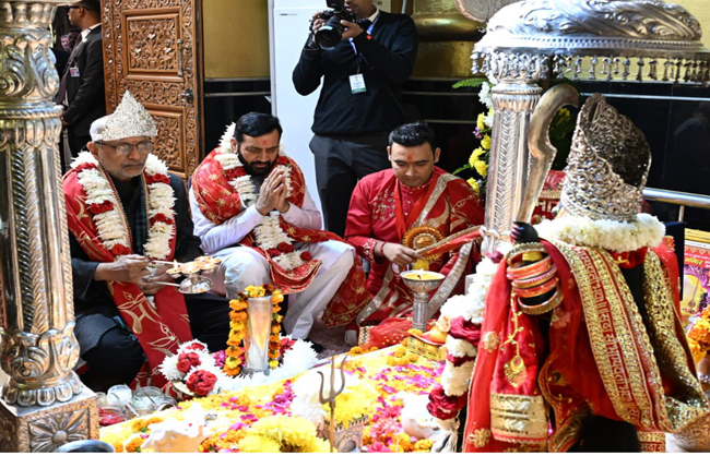 उपPresident सी.पी. राधाकृष्णन व Chief Minister  नायब सैनी भद्रकाली मंदिर में पूजा करते हुए